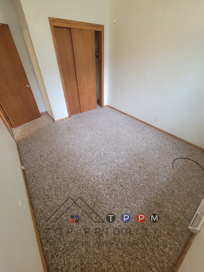 Building Photo - 1 Bedroom | 2 Bathroom Duplex in Waterloo ...