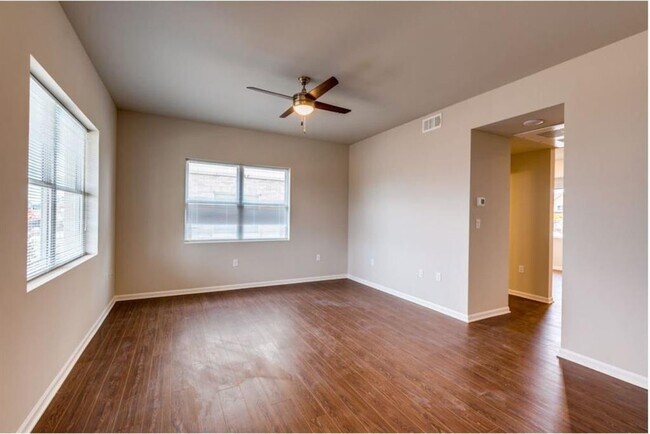 Foto del edificio - 934 W 22nd Pl