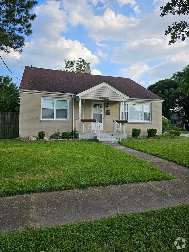 Building Photo - 2733 Hollister Ave
