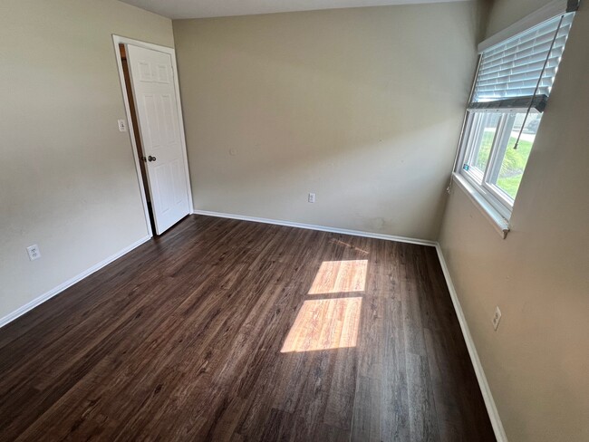 Building Photo - 206 Lucas Ln