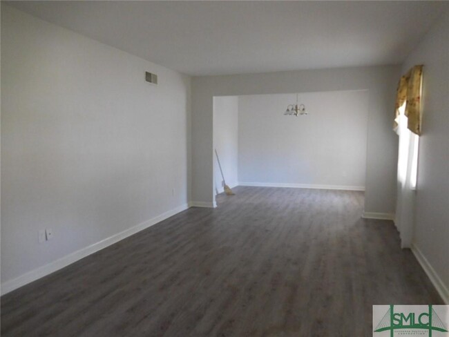 Foto del edificio - 623 Windsor Rd