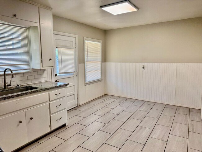 Foto del edificio - What a cutie! 3/1 in Convenient Location!