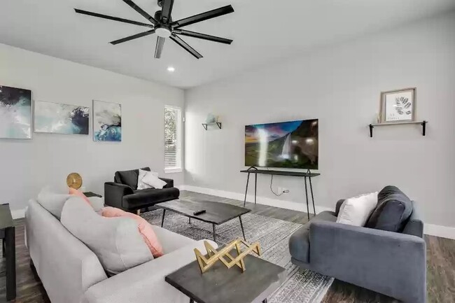 Building Photo - 4911 Alton Ave