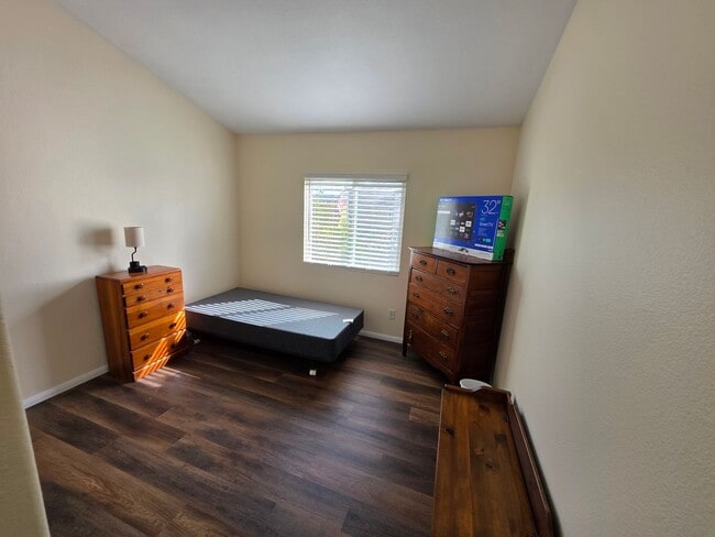 Foto del edificio - 2432 Papyrus Ct