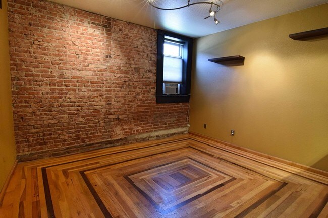 Building Photo - 1425 Washington St