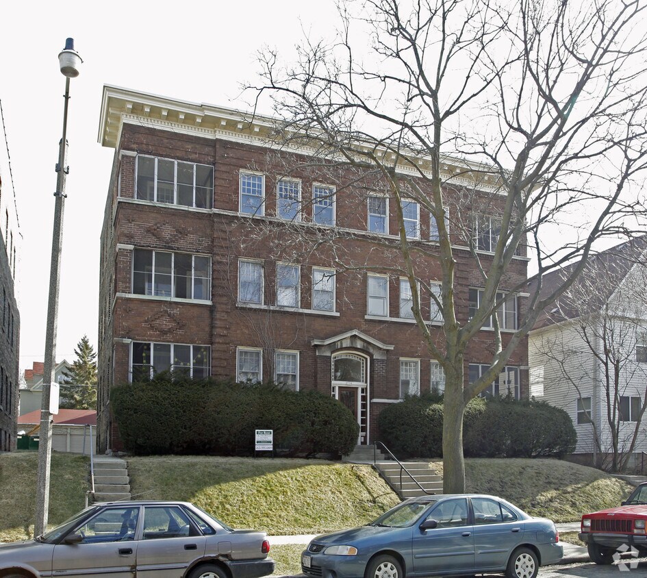 25042508 N Stowell Ave, Milwaukee, WI 53211 Apartments in Milwaukee