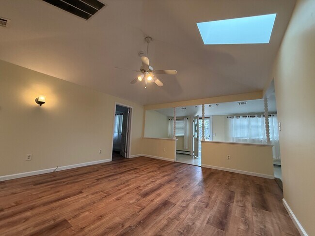 Foto del edificio - 590 Princeton Ave