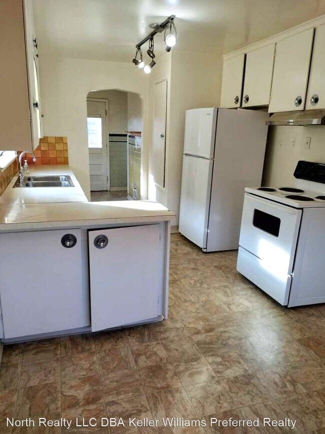 Foto del edificio - 3 br, 1 bath House - 2035 Kendall St.