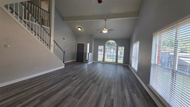 Foto del edificio - 16403 Salinas Ln