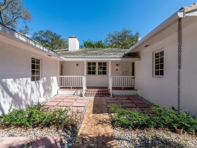 Building Photo - 4701 Santa Maria St