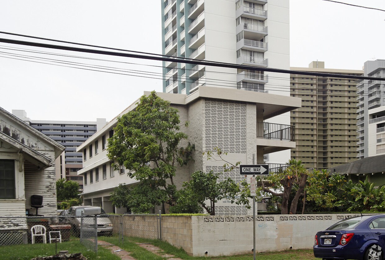 Building Photo - 1636 Piikoi St