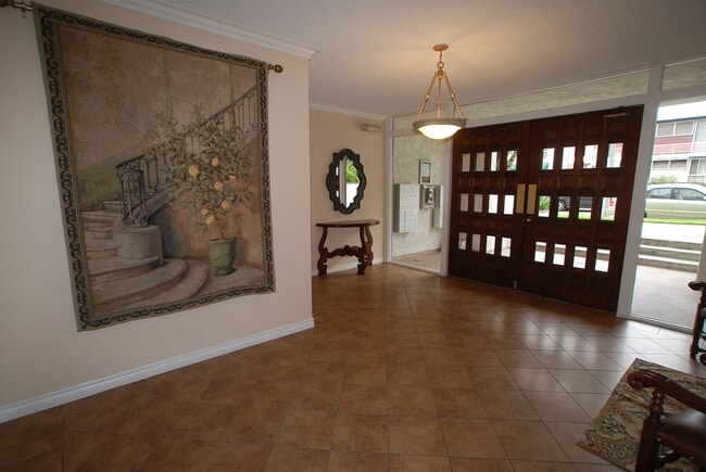 Interior Photo - HML - Hamel Granada