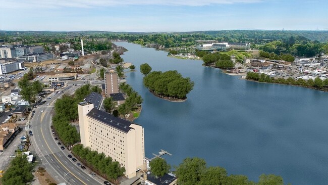 Foto del edificio - 65 Lake Ave