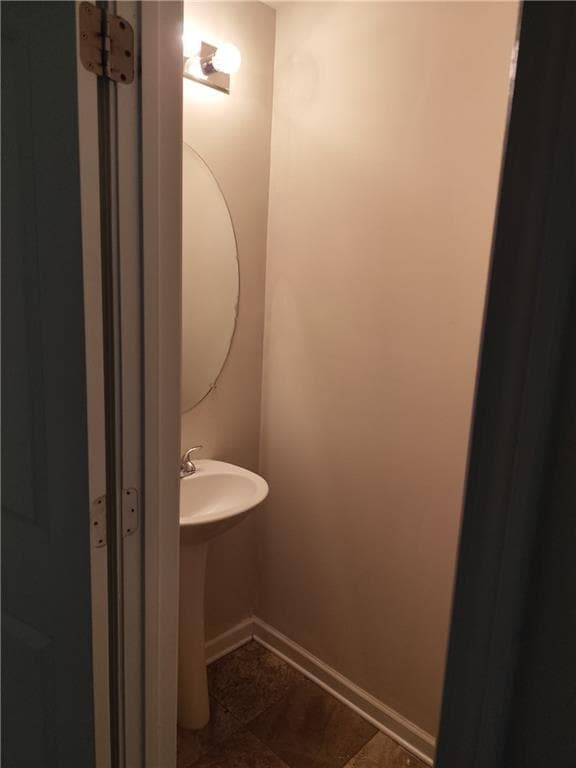 Foto del edificio - 5642 Laurel Ridge Dr