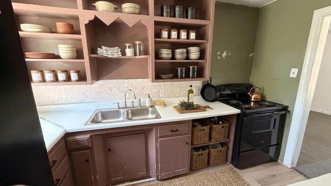 Photo - Prime MWC Rental: Huge Yard & Near Tinker AFB! House