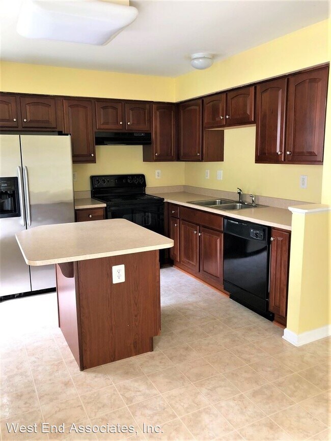 Building Photo - 3 br, 2.5 bath House - 134 Knollwood Dr