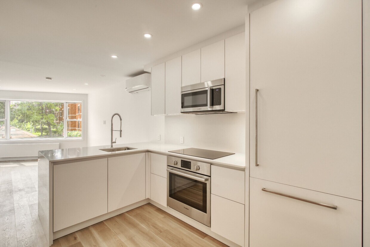 10 Av. Rosemount Unit 106, Westmount, QC H3Y 3K4 Apartment for Rent