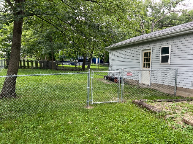 Foto del edificio - 225 Teeters Ct