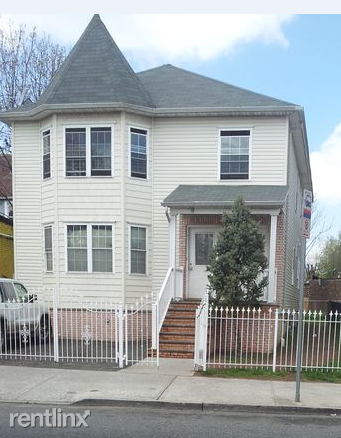 Primary Photo - 3 br, 2 bath Apartment - 121 Clinton Place