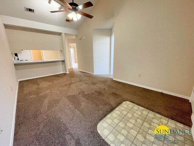 Foto del edificio - Nice 2 Bedroom Unit Close to Both Bases!