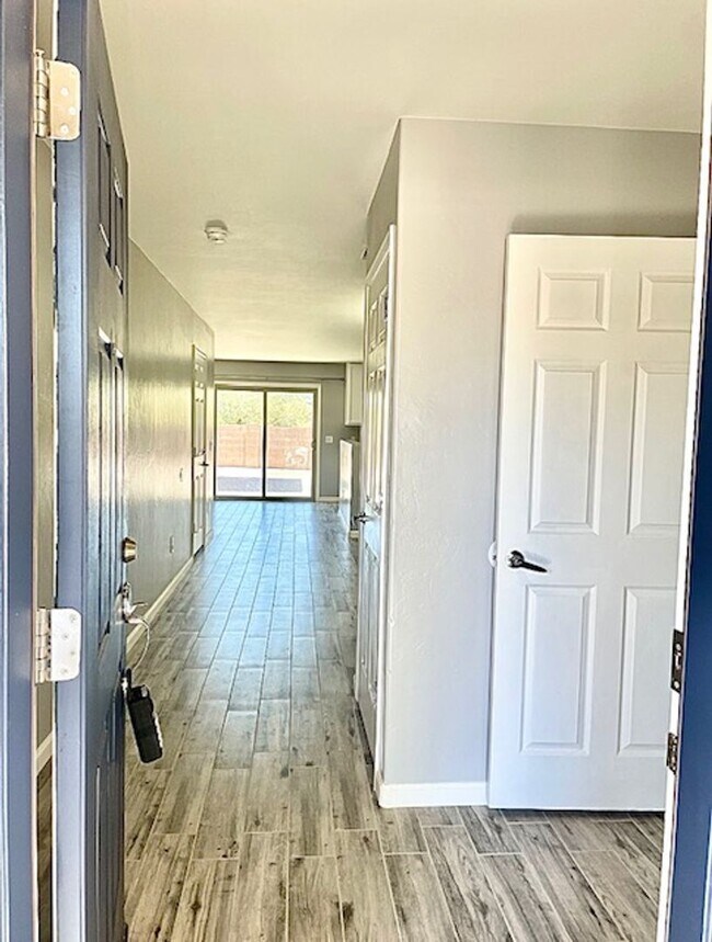 Foto del edificio - UPCOMING!! 3 Bedroom 2.5 Bathroom