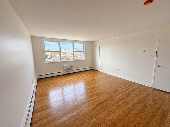 Building Photo - 9317 Walker St