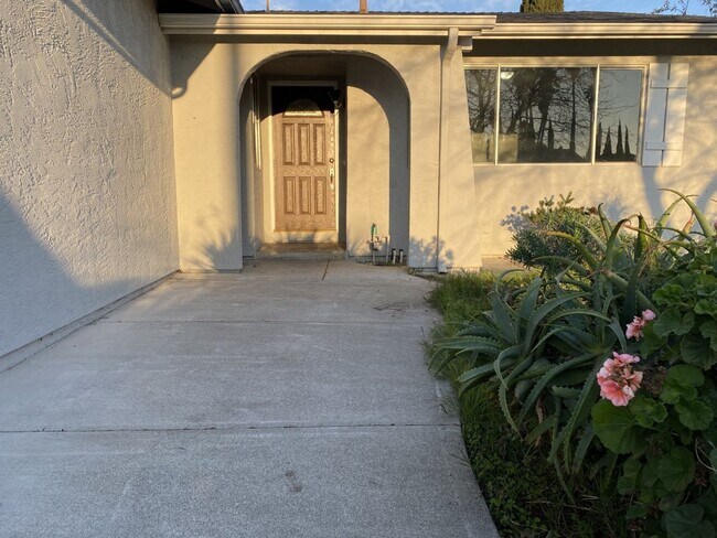 Foto del edificio - Wonderful 3 Bedroom, 2 Bath North Vallejo ...