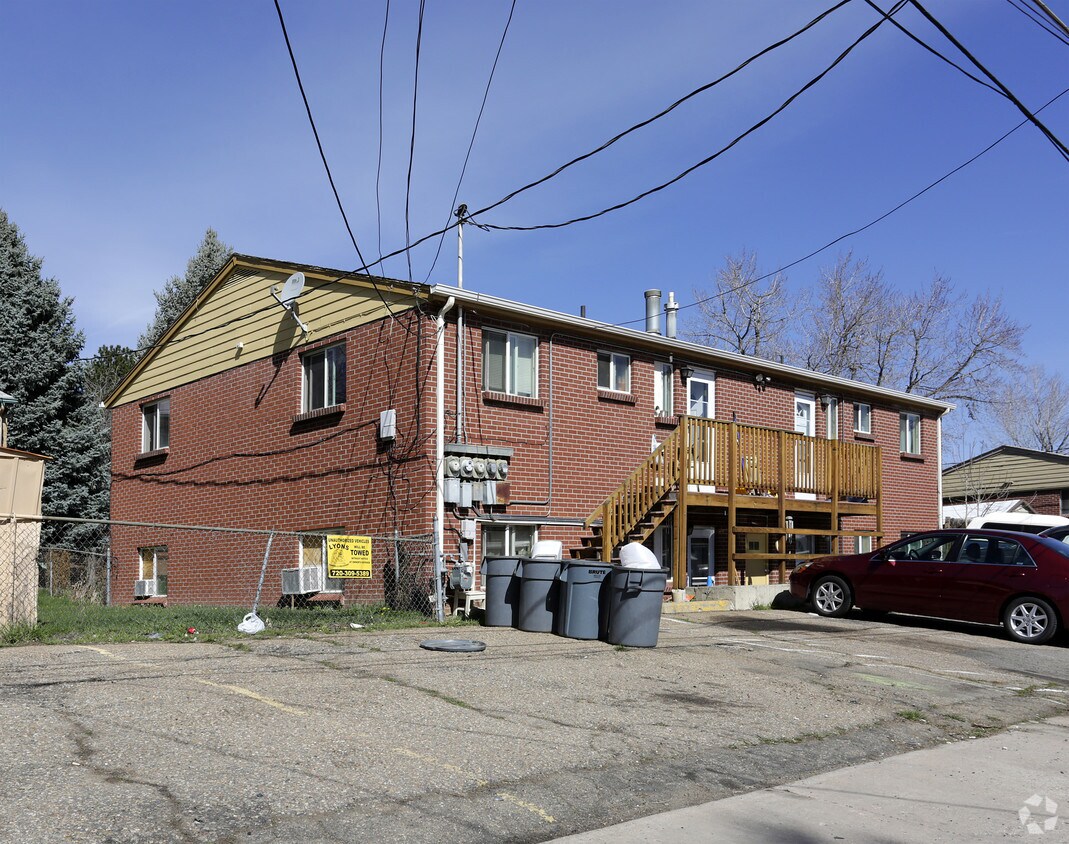 Primary Photo - 2376 S Linden Ct