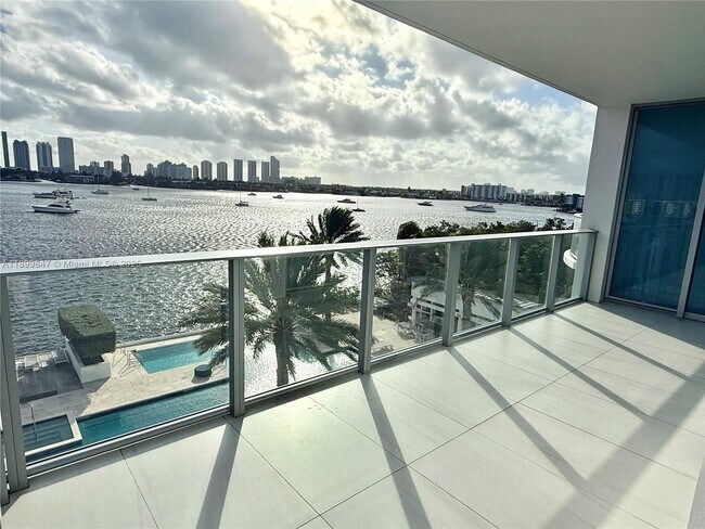 Foto del edificio - 17111 Biscayne Blvd