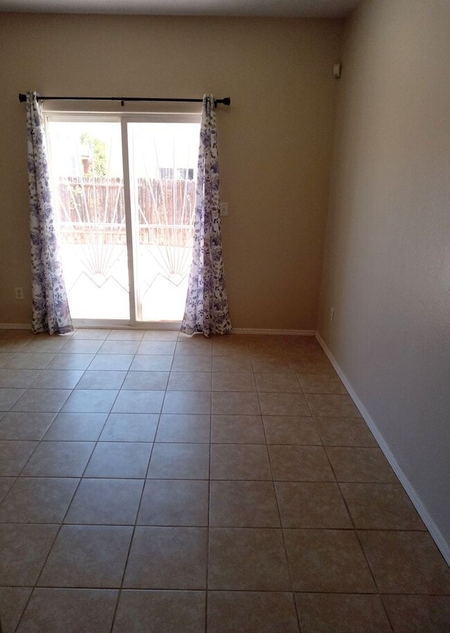 Foto del edificio - PRICE REDUCED! **3 Bedroom 2 Bathroom in Southwest ABQ!! ** AVAILABLE NOW **