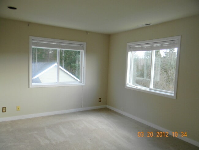 Building Photo - North Gig Harbor 3 bed 2.5 bath ~2,600sqft