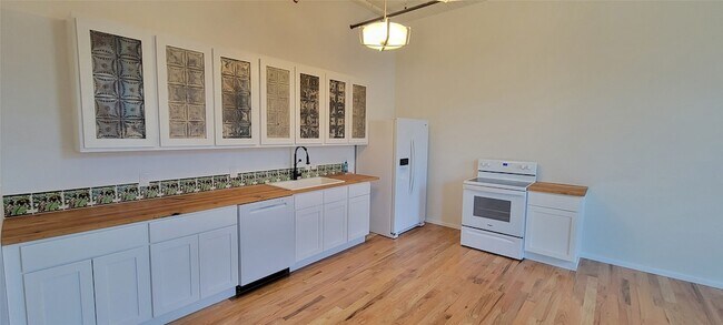 Foto del edificio - 201 E Chambers St