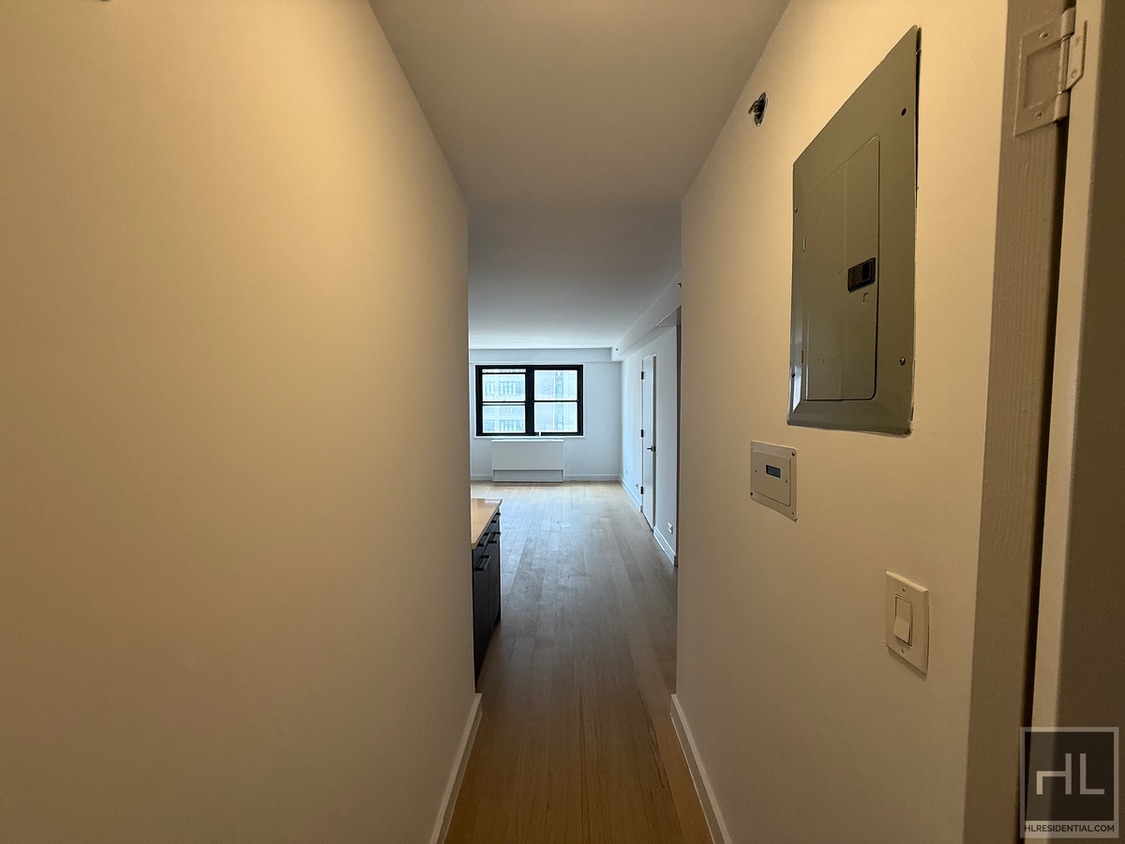 Primary Photo - East 39th Street