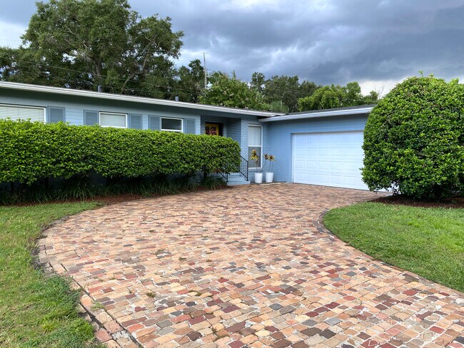 Foto del edificio - 2720 Dellwood Dr