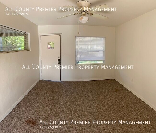 Building Photo - 3 Bedroom 1 Bath House! Available Immediat...