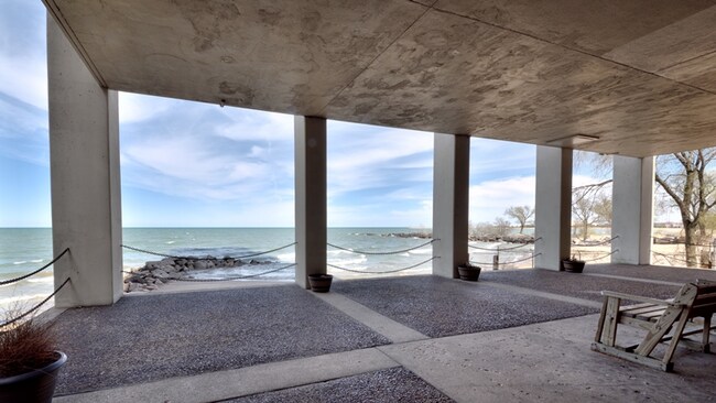 Foto del edificio - 7447 S Shore Dr