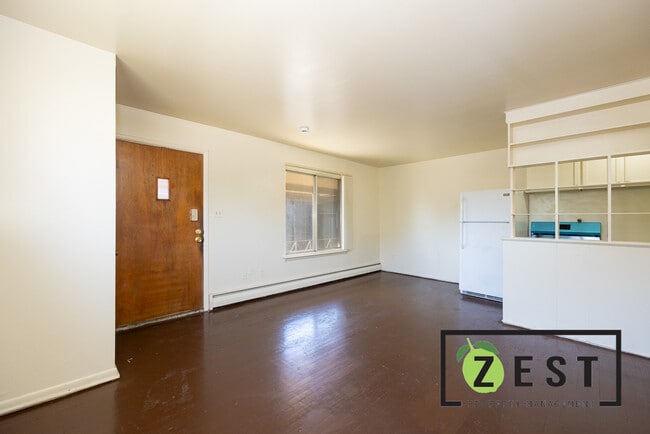 Building Photo - 17161 Denver St