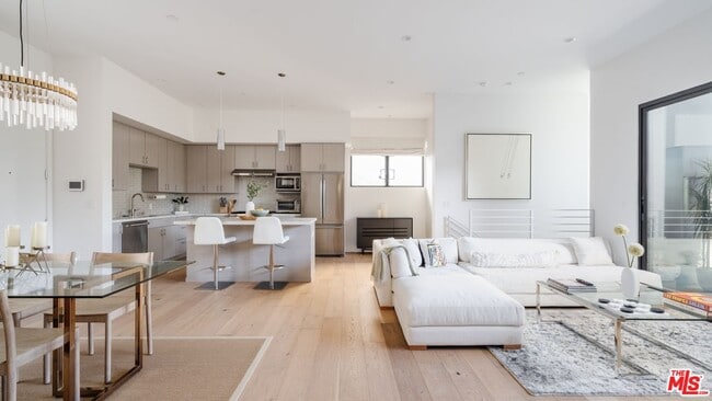 Foto del edificio - 4322 Gentry Ave