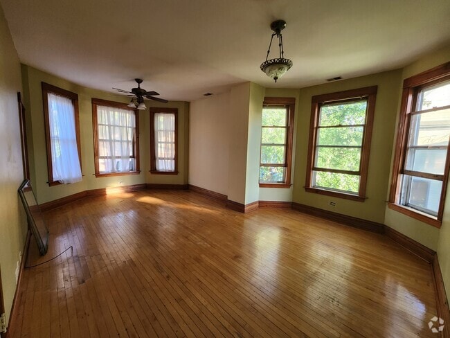 Building Photo - 5142 N Paulina St