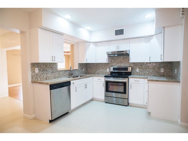 Building Photo - 541 Mokena Dr