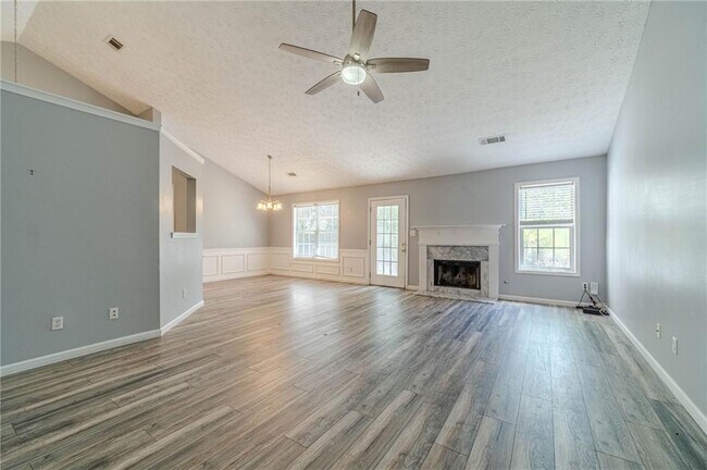Foto del edificio - 1617 Amhearst Walk Rd
