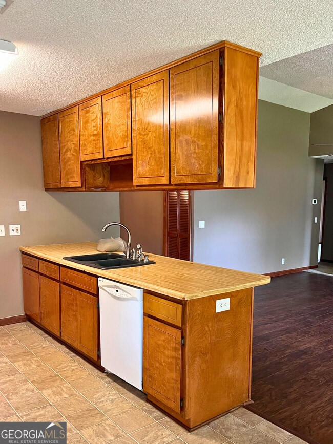 Building Photo - 514 Moeckel Ln