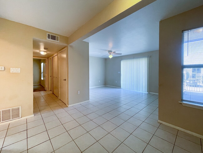 Foto del edificio - 1500 Lake Shore Dr