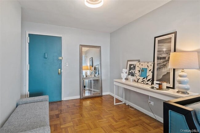 Foto del edificio - 2835 Webb Ave