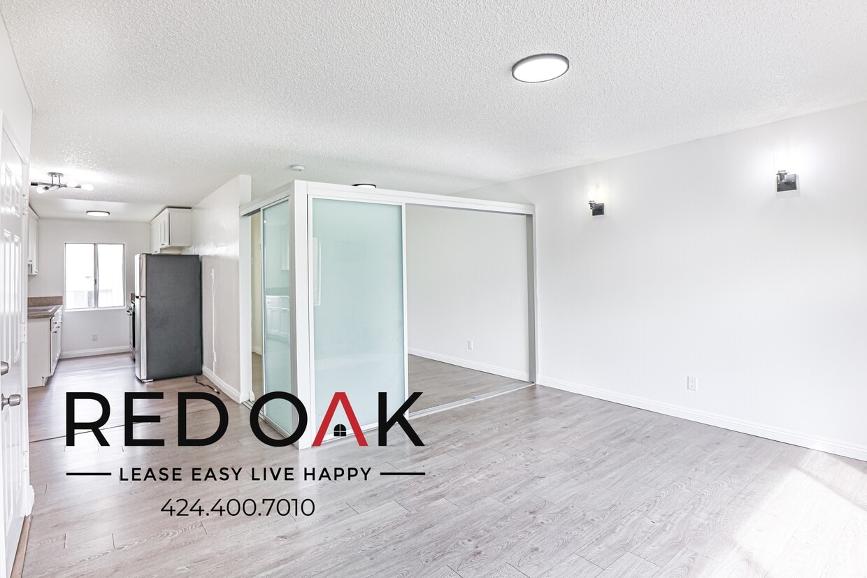 Foto principal - 8555 Independence Ave