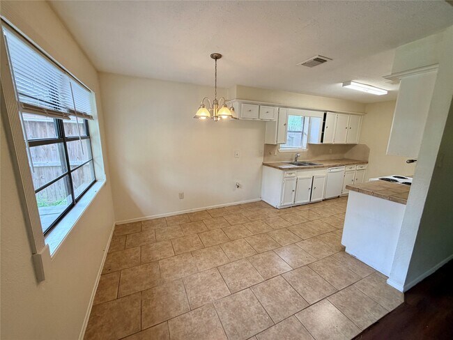 Foto del edificio - 15811 Nutcracker Ct