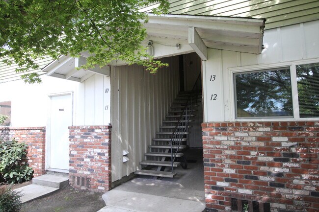 Building Photo - 414 E 9th St