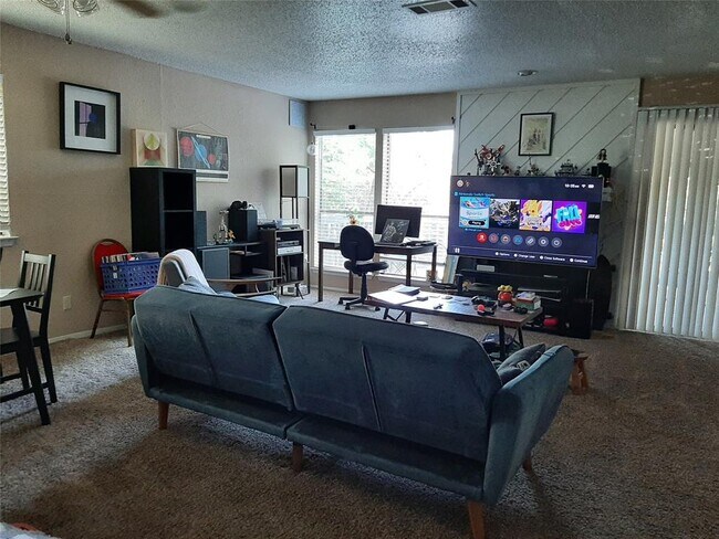 Foto del edificio - 3601 N Hills Dr