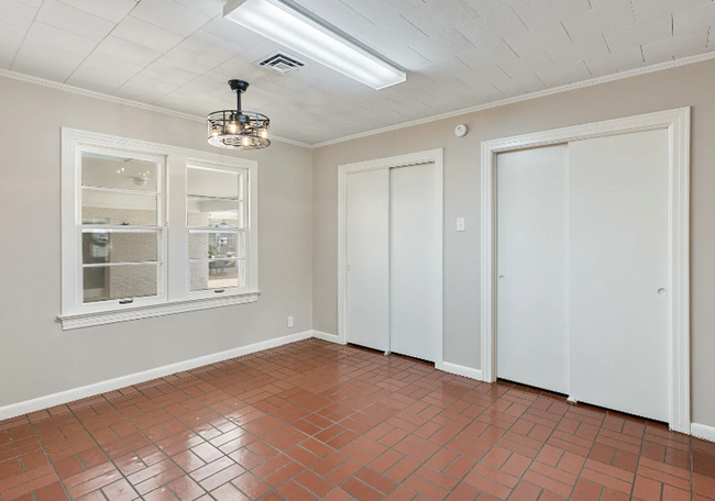 Building Photo - 4 Bed 4 Bath