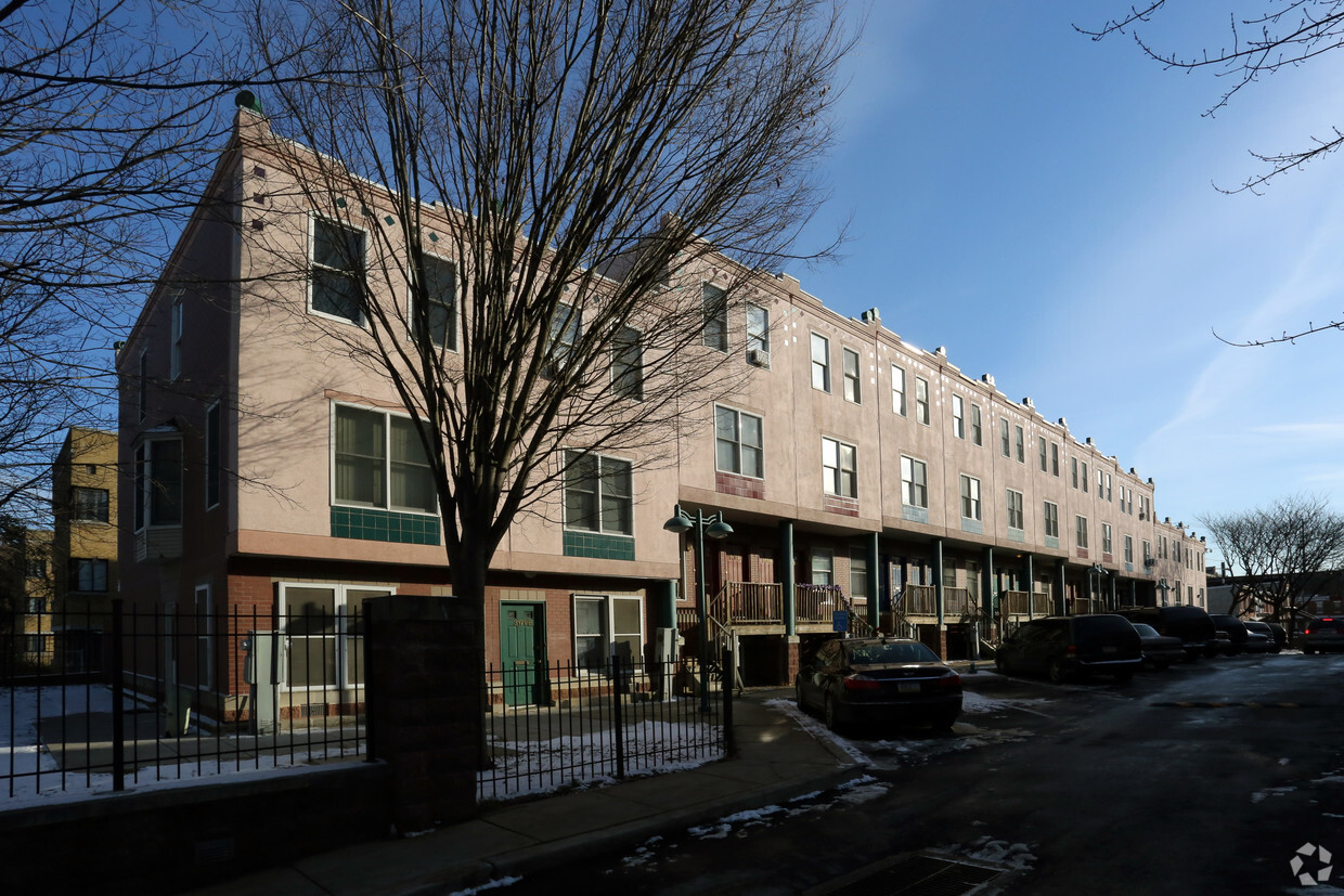 Foto principal - Bancroft Court Apartments